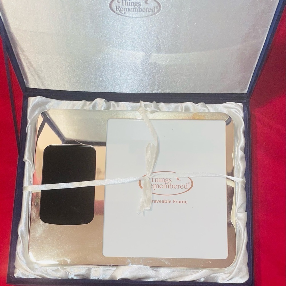 NWT THINGS REMEMBERED ABLE TO BE ENGRAVED METAL PICTURE FRAME WITH SN. N…